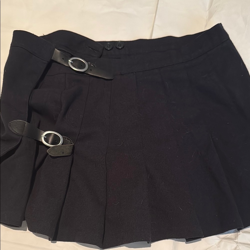 Brandy Melville black pleaded skirt